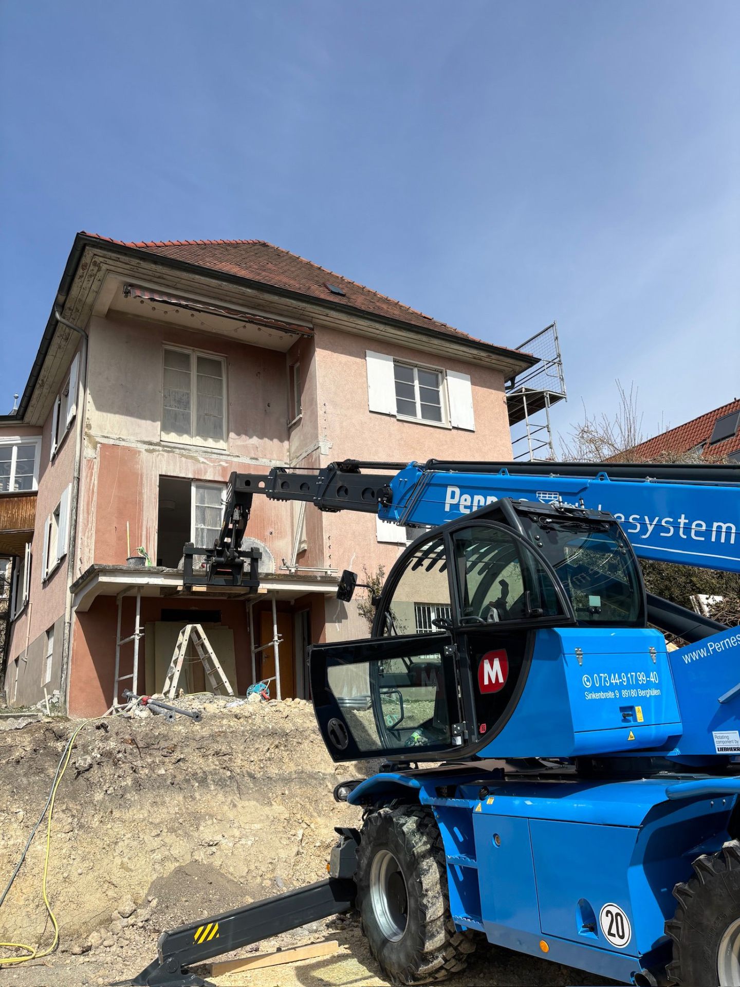 Fassadensanierung mit Teleskopstapler